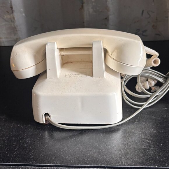 Vintage Cream Rotary Dial Telephone - Picture 4 of 7